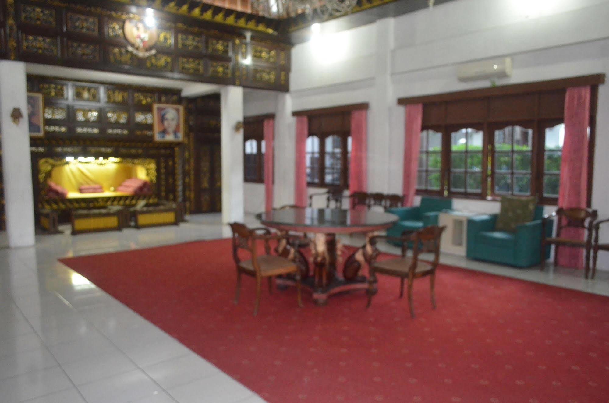 Sadinah Sahid Josodipuro Hotel Colomadu Exterior foto
