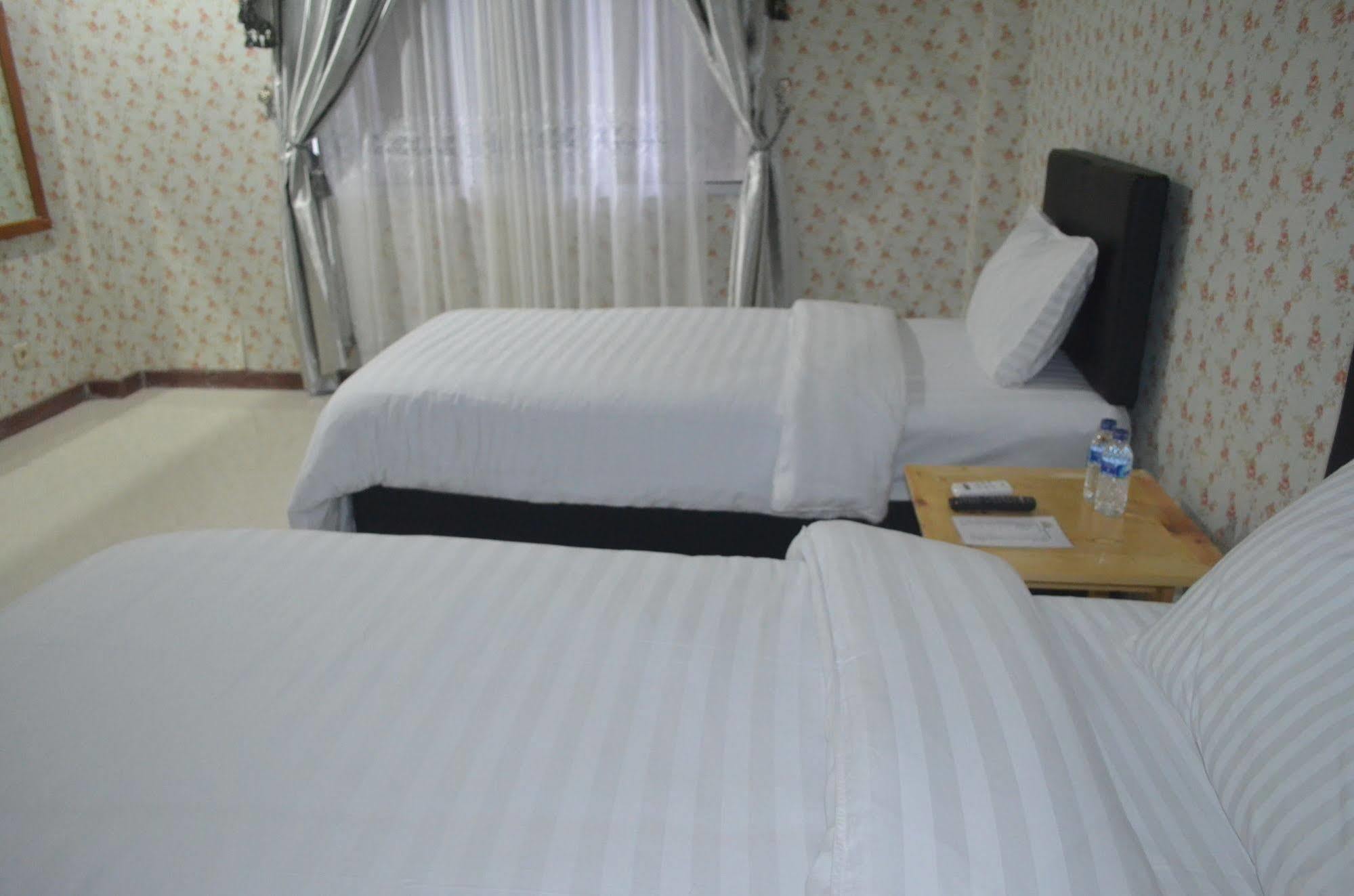 Sadinah Sahid Josodipuro Hotel Colomadu Exterior foto